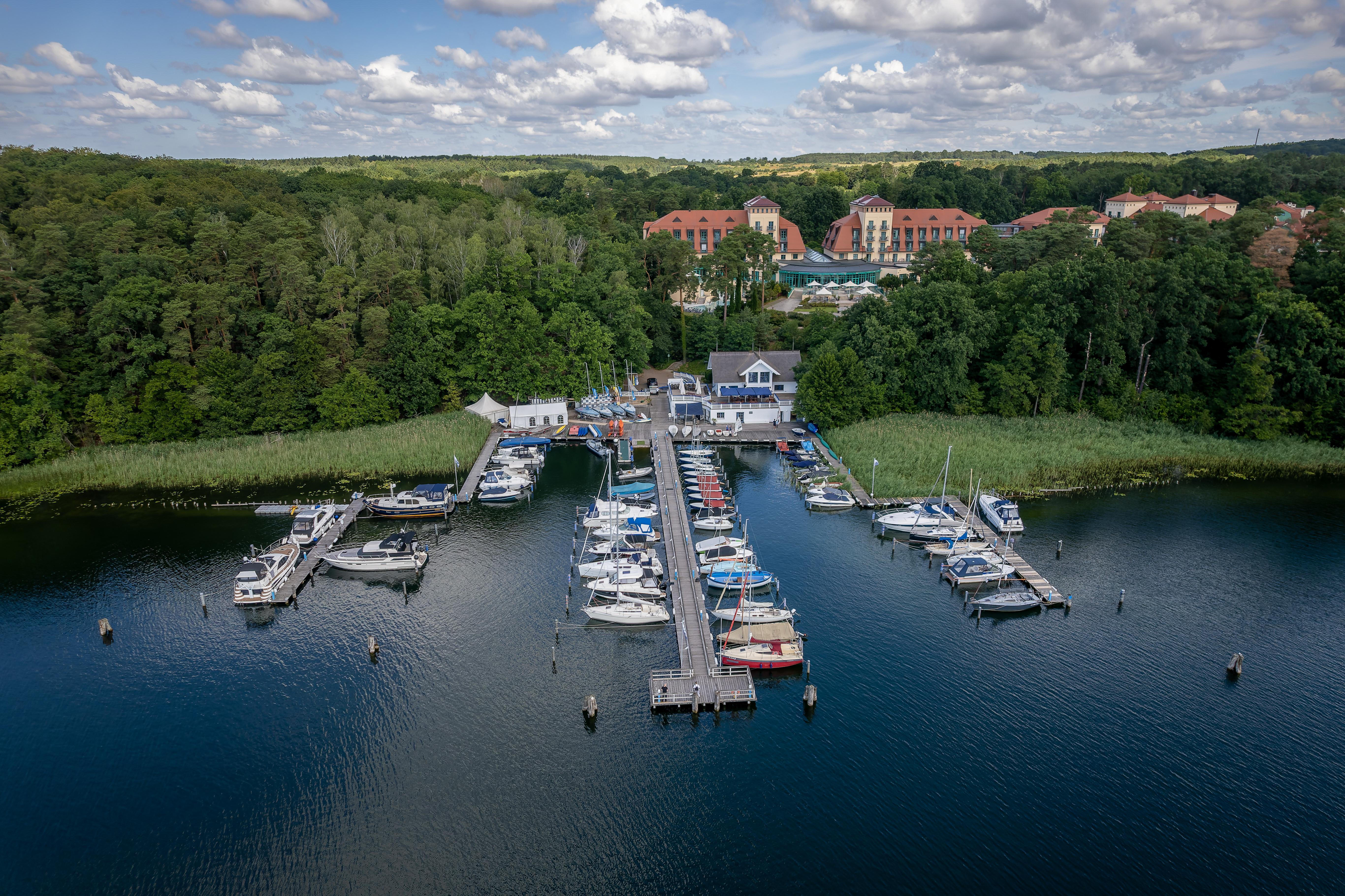 Precise Resort באד סארואו מראה חיצוני תמונה Aerial view of the marina