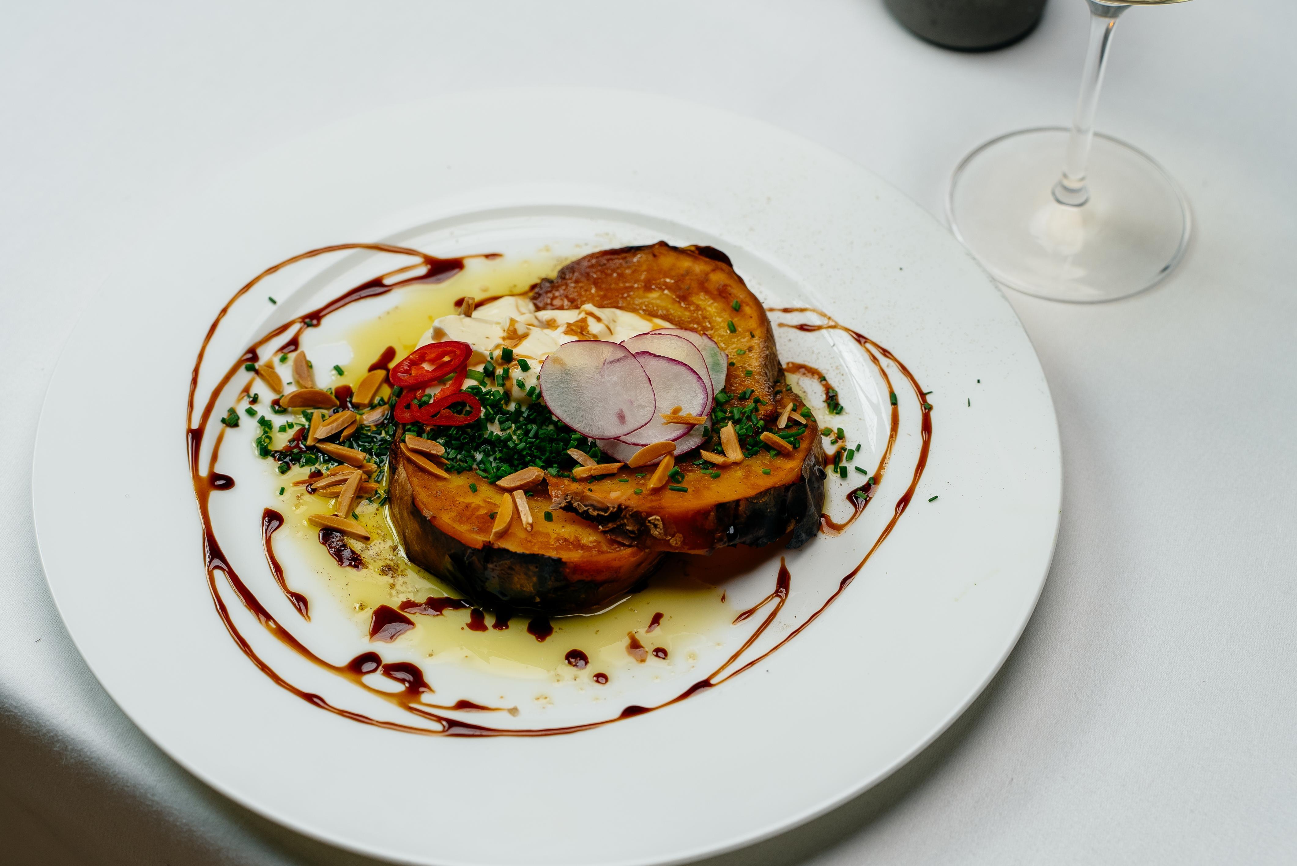 Precise Resort באד סארואו מראה חיצוני תמונה Aubergine with goat's cheese