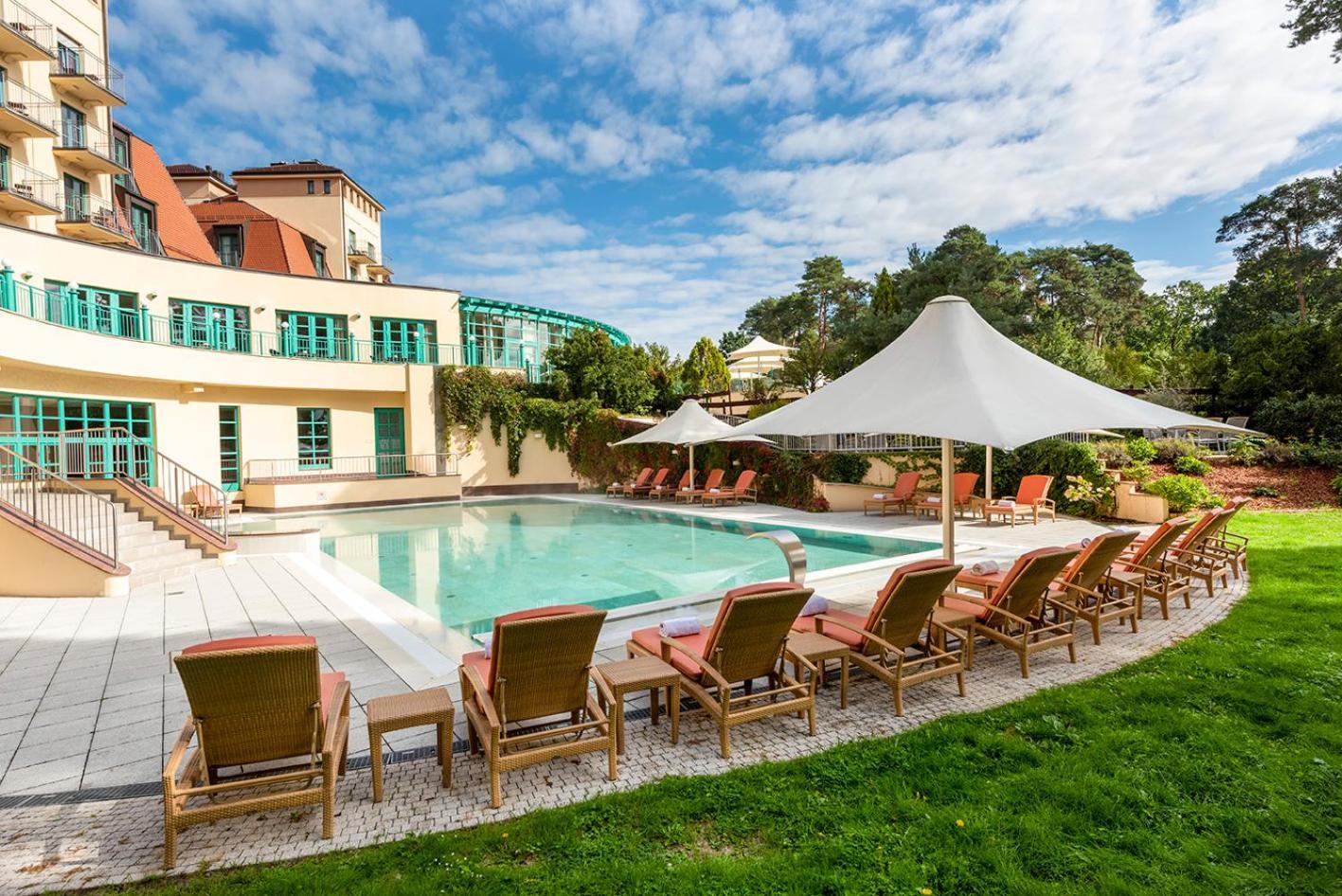 Precise Resort באד סארואו מראה חיצוני תמונה The outdoor pool at the Hotel de la Plage